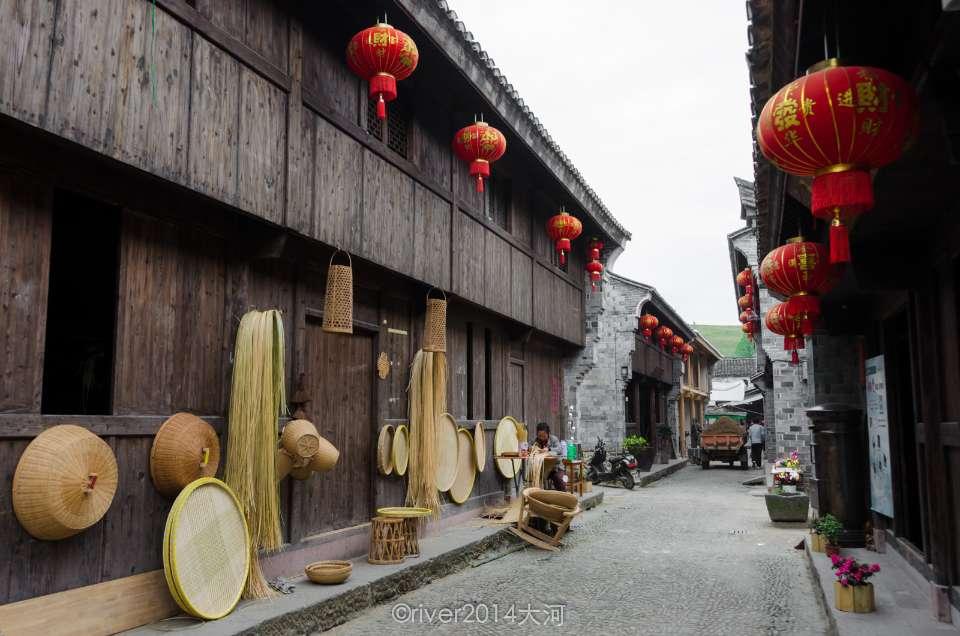 南京栖霞中国水泥厂社区开展车棚提升工程